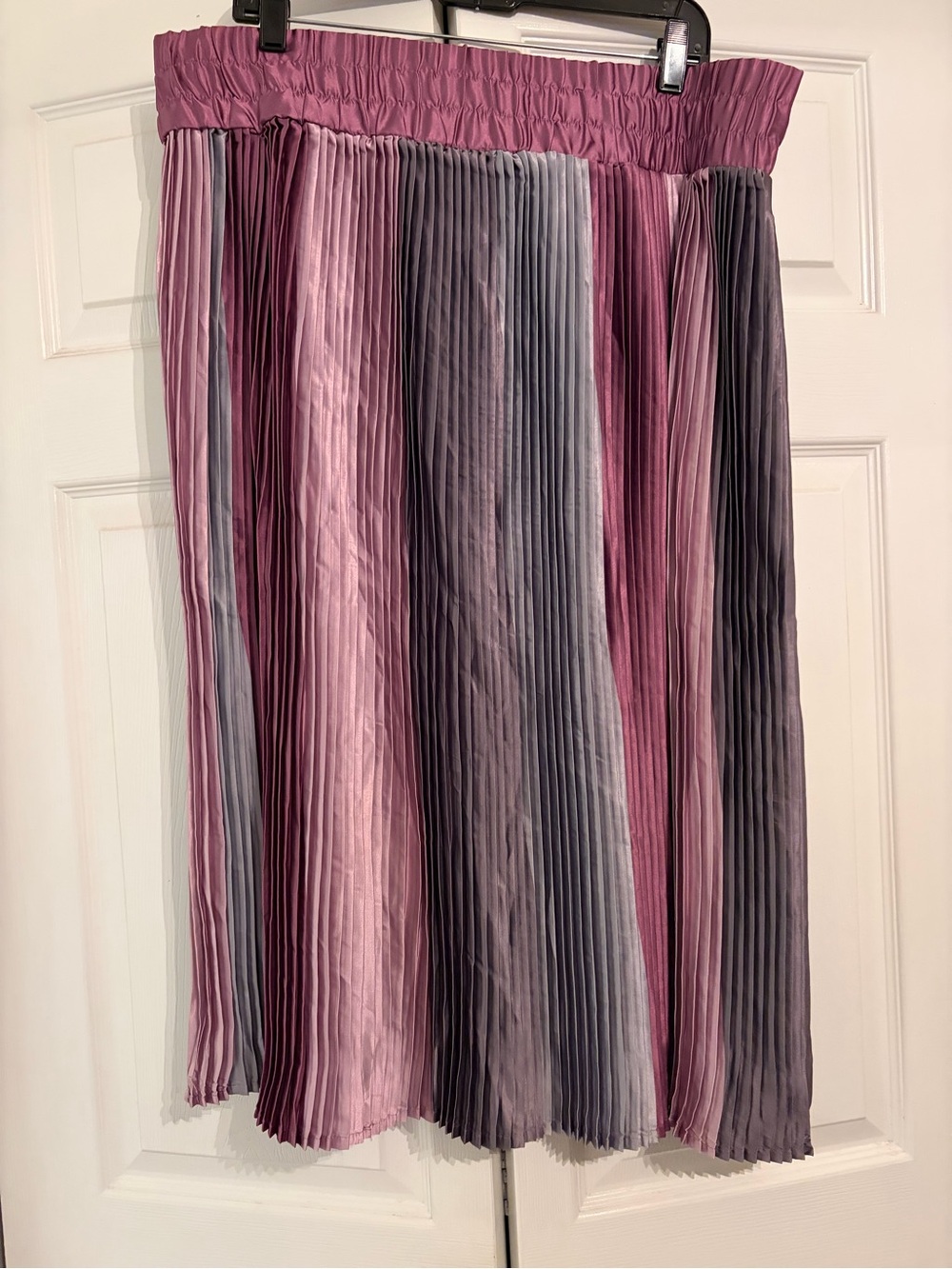 Evy’s Tree women’s size 1X pleated Midi Skirt in pink, Mauve & Gray EUC